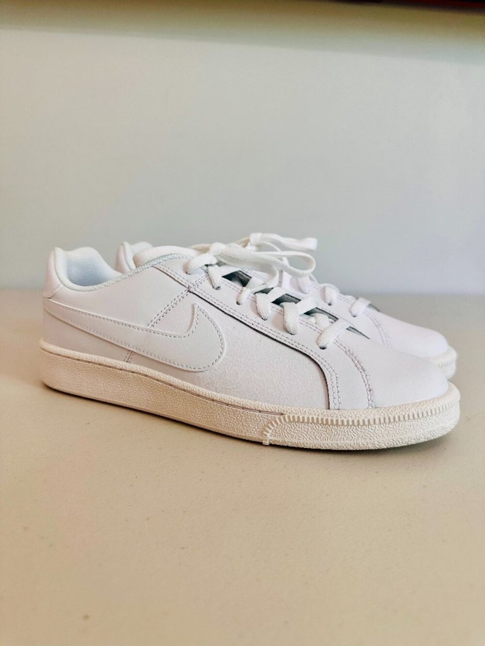 NEW NIKE COURT ROYALE WMNS WHITE LEATHER TRAINER SHOES 749867-105  SIZE 10 $160